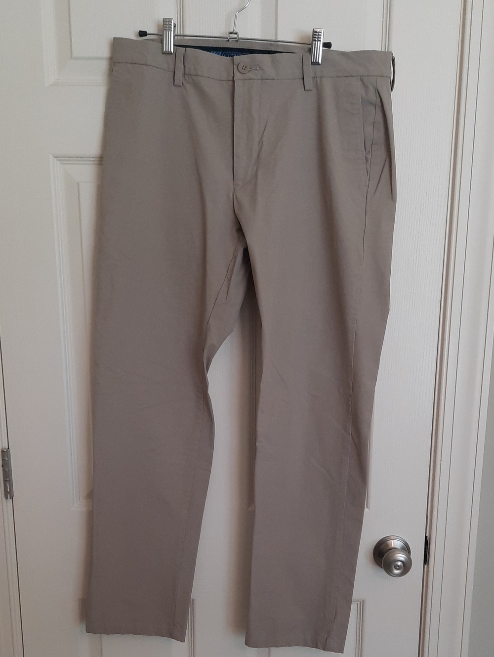 Vineyard Vines Men's Chino Pants in Light Khaki